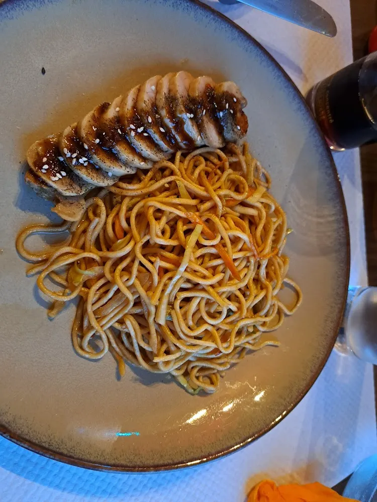 Rouleau de Poulet Cuut Vapeur Avec Nouilles